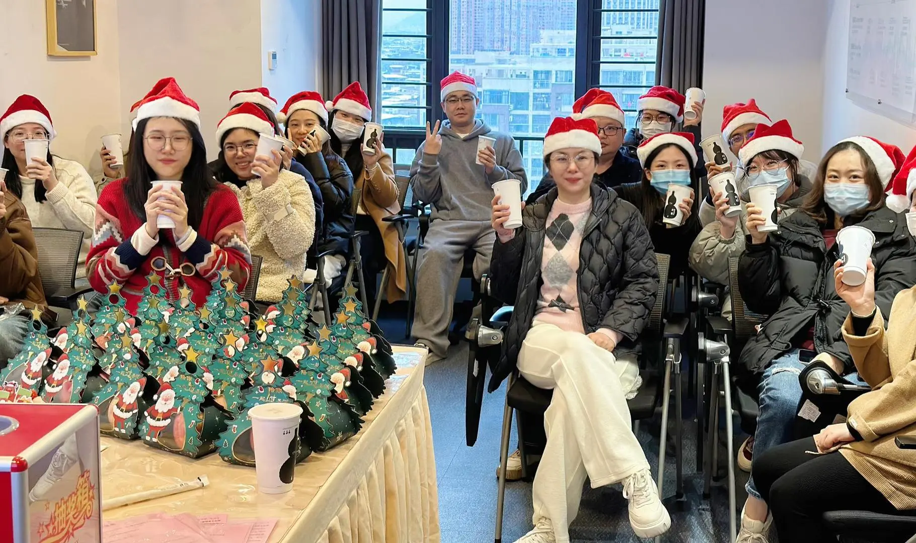 一緒に強くする: 熱転写機リーダーのクリスマスのお祝いとチームビルディング